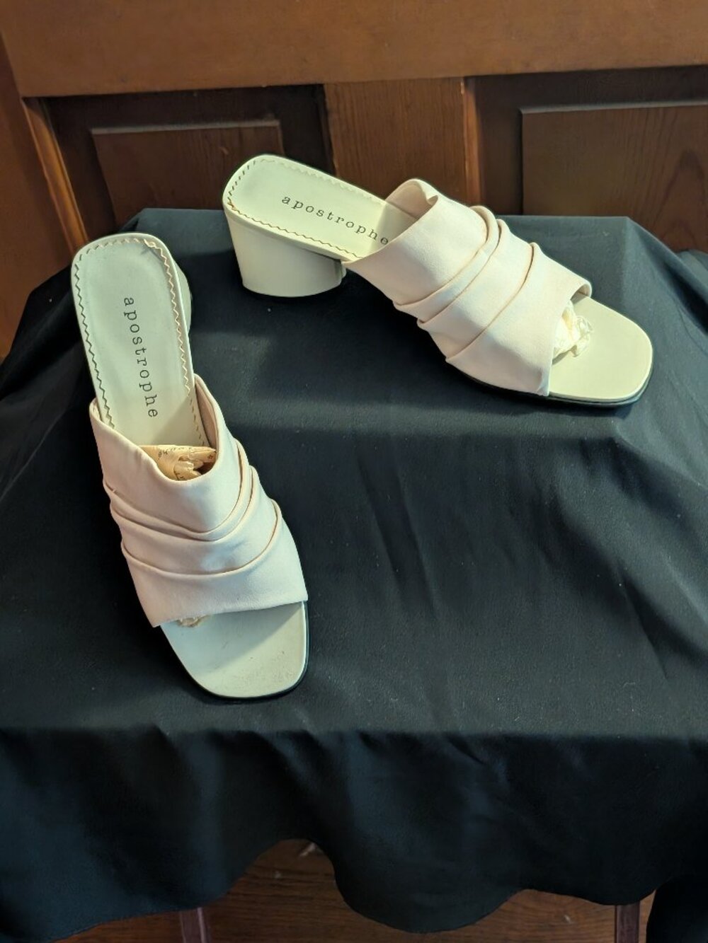 Apostrophe slide sandal -size 91/2 -Cream -New